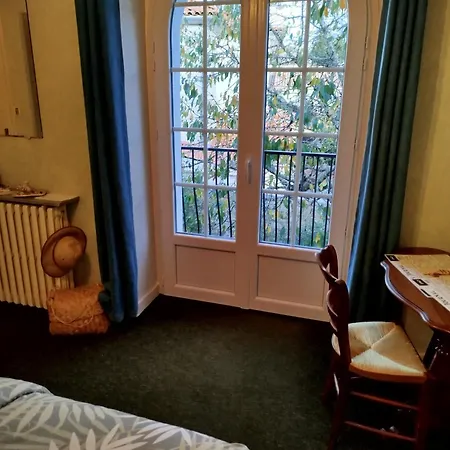 Oda ve Kahvaltı D De La Paix 3*